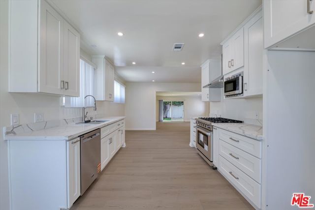 7026 Colbath Avenue, Van Nuys (los Angeles), CA 91405