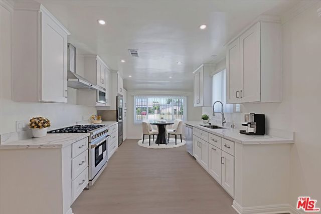 7026 Colbath Avenue, Van Nuys (los Angeles), CA 91405