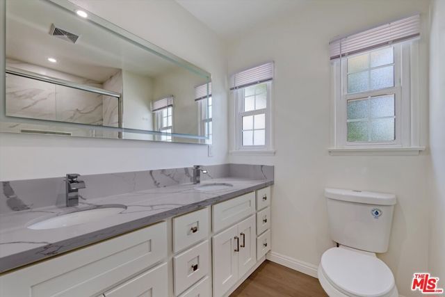 7026 Colbath Avenue, Van Nuys (los Angeles), CA 91405