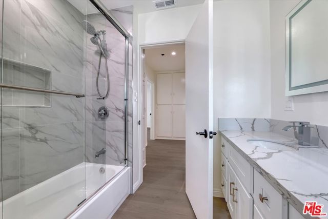 7026 Colbath Avenue, Van Nuys (los Angeles), CA 91405