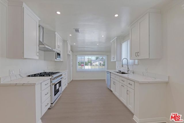 7026 Colbath Avenue, Van Nuys (los Angeles), CA 91405