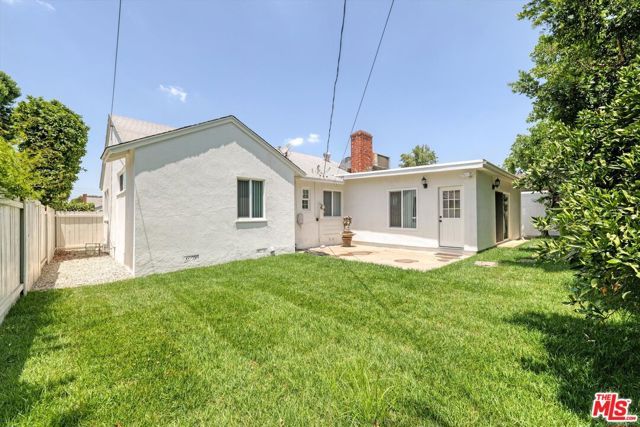 7026 Colbath Avenue, Van Nuys (los Angeles), CA 91405