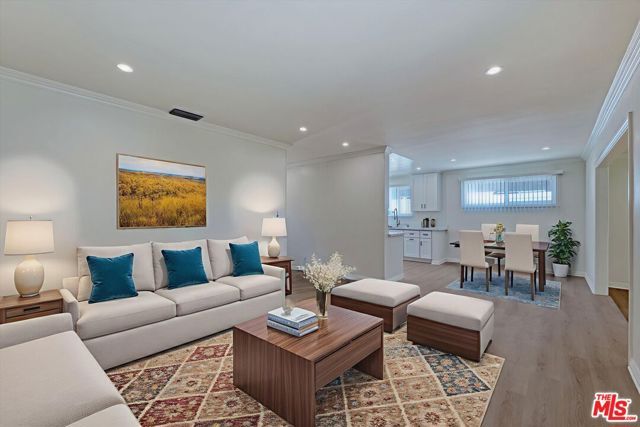 7026 Colbath Avenue, Van Nuys (los Angeles), CA 91405