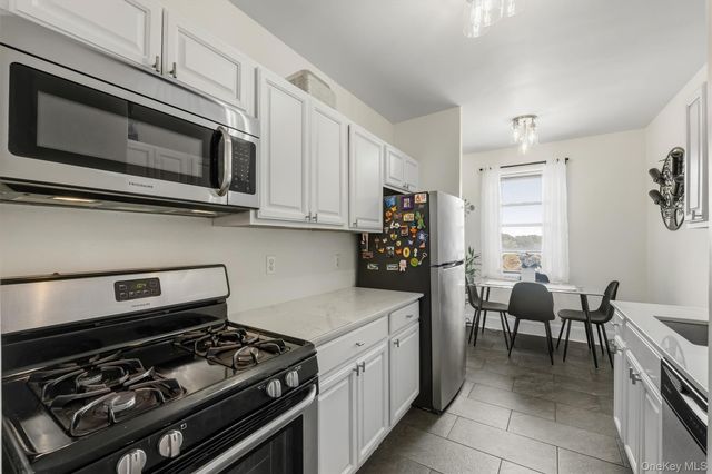 475 Bronx River Road 4B, Yonkers, NY 10704