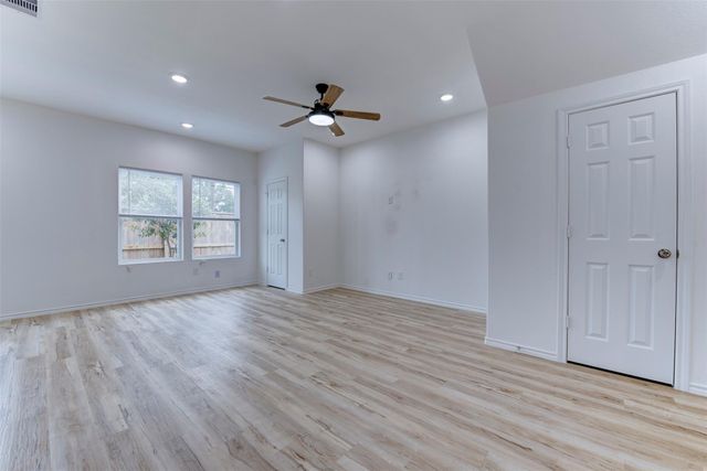 8203 Woodlyn Road F, Houston, TX 77028