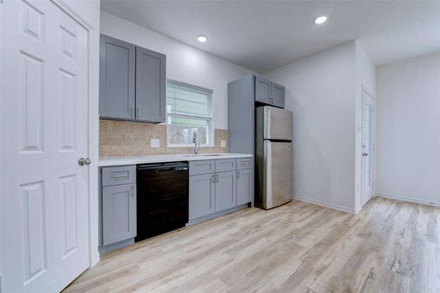 8203 Woodlyn Road F, Houston, TX 77028