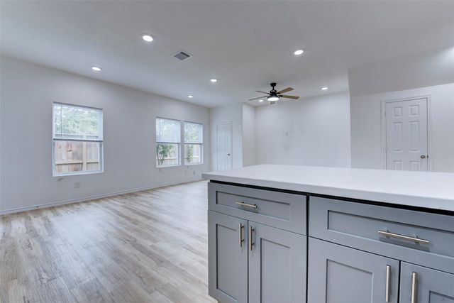 8203 Woodlyn Road F, Houston, TX 77028