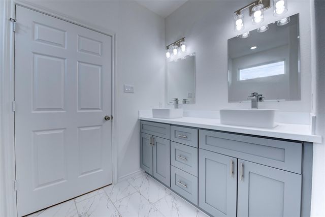 8203 Woodlyn Road F, Houston, TX 77028
