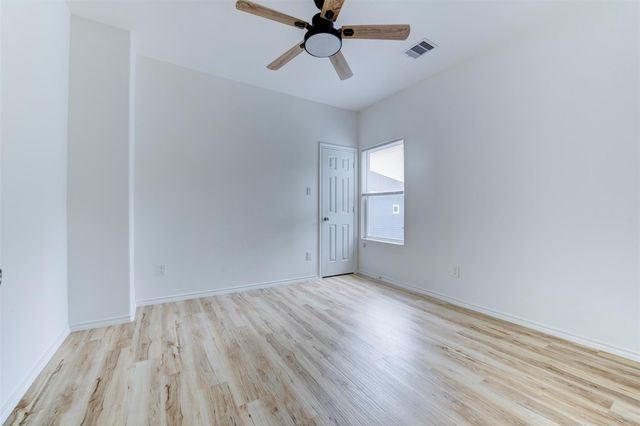 8203 Woodlyn Road F, Houston, TX 77028