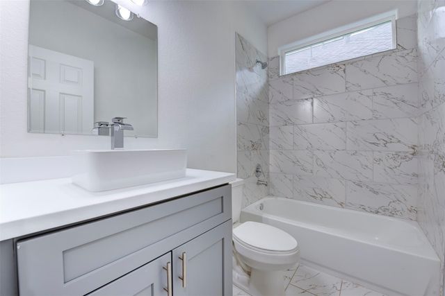 8203 Woodlyn Road F, Houston, TX 77028