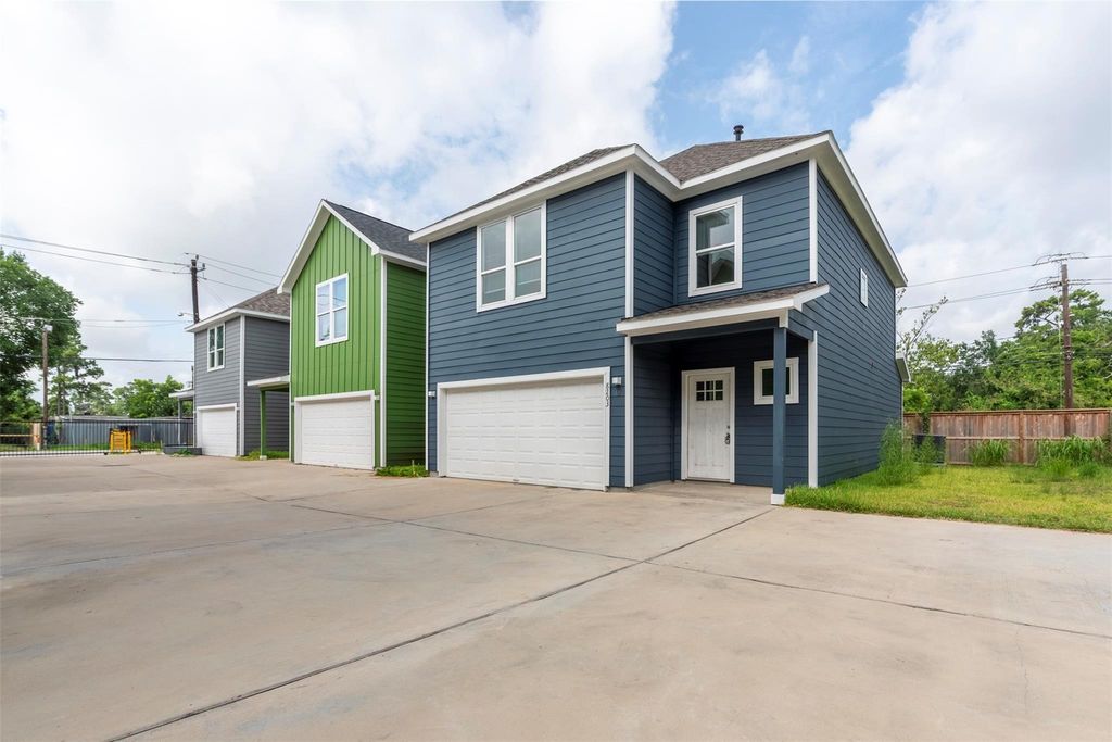 8203 Woodlyn Road F, Houston, TX 77028