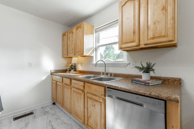 25 S Jenkins Road, Chickamauga, GA 30707