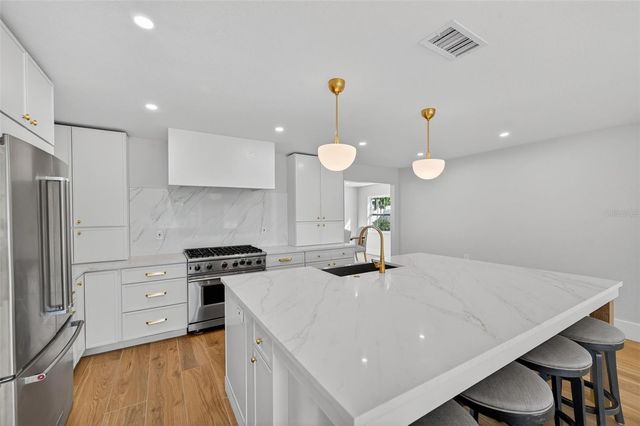 1713 CONNECTICUT AVENUE NE, St Petersburg, FL 33703