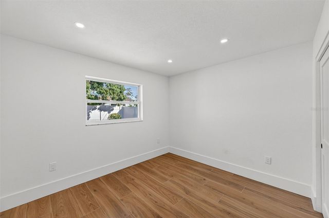 1713 CONNECTICUT AVENUE NE, St Petersburg, FL 33703