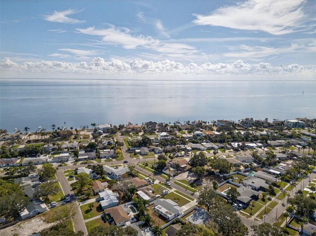 1713 CONNECTICUT AVENUE NE, St Petersburg, FL 33703