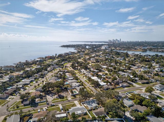 1713 CONNECTICUT AVENUE NE, St Petersburg, FL 33703