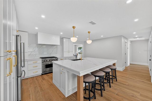 1713 CONNECTICUT AVENUE NE, St Petersburg, FL 33703