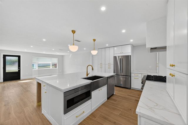 1713 CONNECTICUT AVENUE NE, St Petersburg, FL 33703