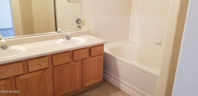 9395 E Lochnay Lane, Tucson, AZ 85747