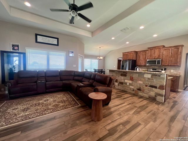 1729 Vista View, Pleasanton, TX 78064