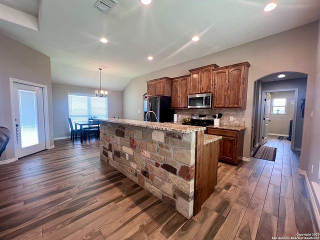 1729 Vista View, Pleasanton, TX 78064
