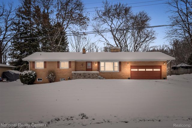 4264 Woodstock Road, Waterford Charter Township, MI 48328