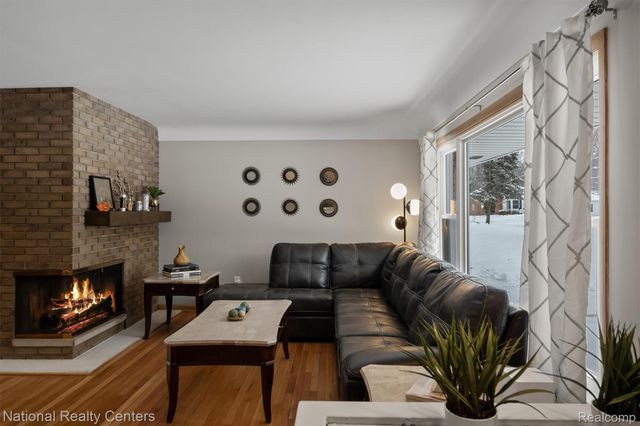 4264 Woodstock Road, Waterford Charter Township, MI 48328