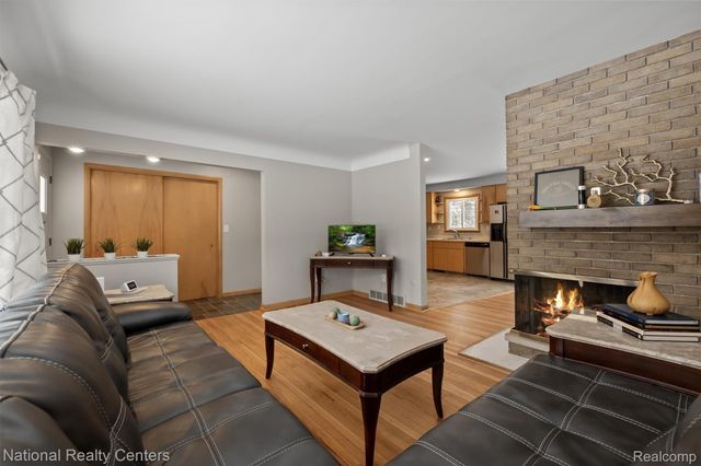 4264 Woodstock Road, Waterford Charter Township, MI 48328