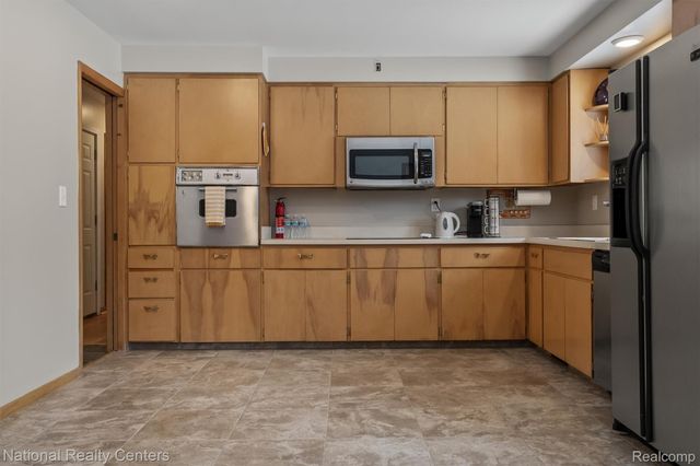 4264 Woodstock Road, Waterford Charter Township, MI 48328