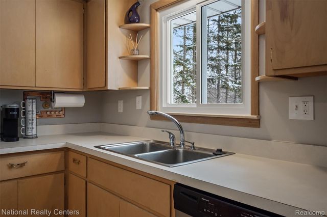 4264 Woodstock Road, Waterford Charter Township, MI 48328