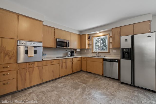 4264 Woodstock Road, Waterford Charter Township, MI 48328