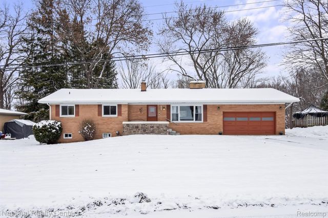 4264 Woodstock Road, Waterford Charter Township, MI 48328