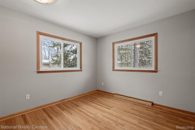 4264 Woodstock Road, Waterford Charter Township, MI 48328