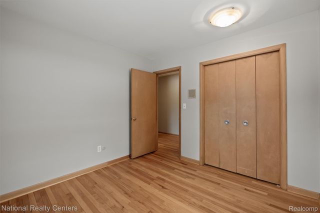 4264 Woodstock Road, Waterford Charter Township, MI 48328