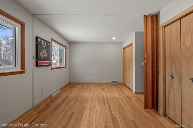 4264 Woodstock Road, Waterford Charter Township, MI 48328