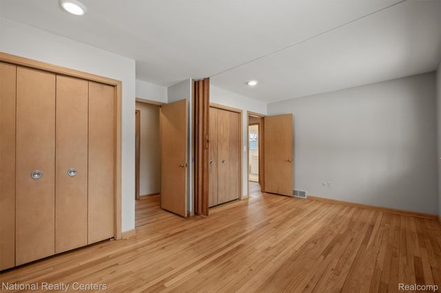 4264 Woodstock Road, Waterford Charter Township, MI 48328