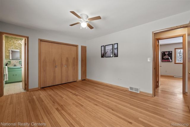 4264 Woodstock Road, Waterford Charter Township, MI 48328