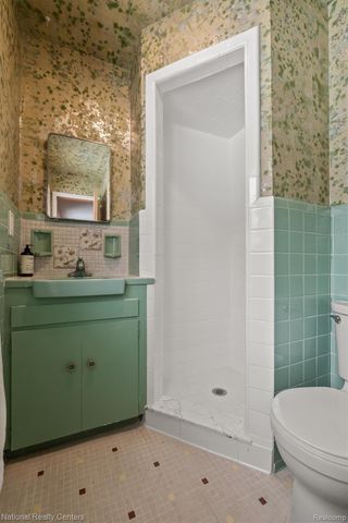 4264 Woodstock Road, Waterford Charter Township, MI 48328