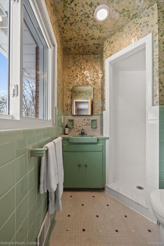 4264 Woodstock Road, Waterford Charter Township, MI 48328