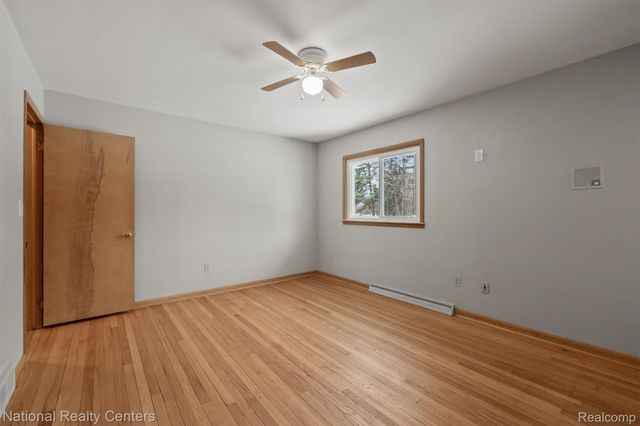 4264 Woodstock Road, Waterford Charter Township, MI 48328