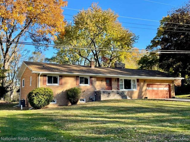 4264 Woodstock Road, Waterford Charter Township, MI 48328