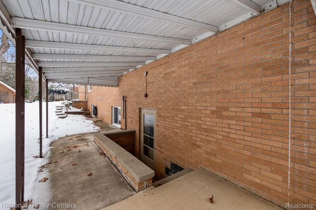 4264 Woodstock Road, Waterford Charter Township, MI 48328