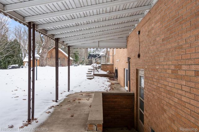 4264 Woodstock Road, Waterford Charter Township, MI 48328