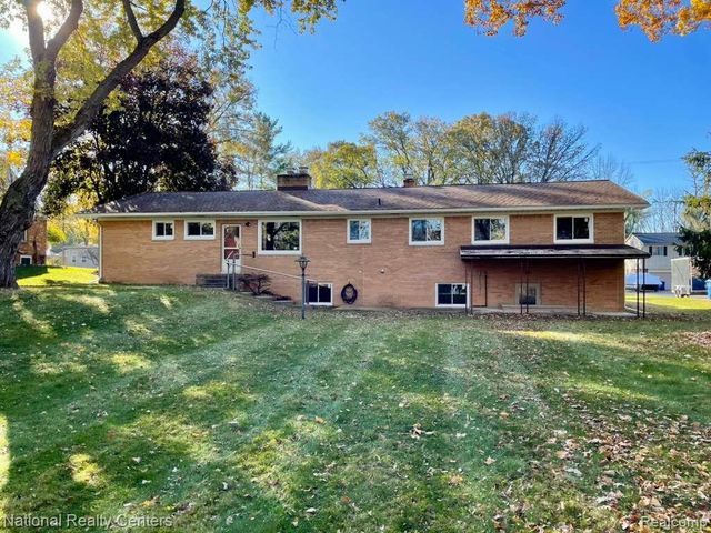 4264 Woodstock Road, Waterford Charter Township, MI 48328