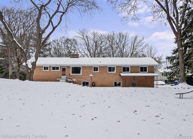 4264 Woodstock Road, Waterford Charter Township, MI 48328
