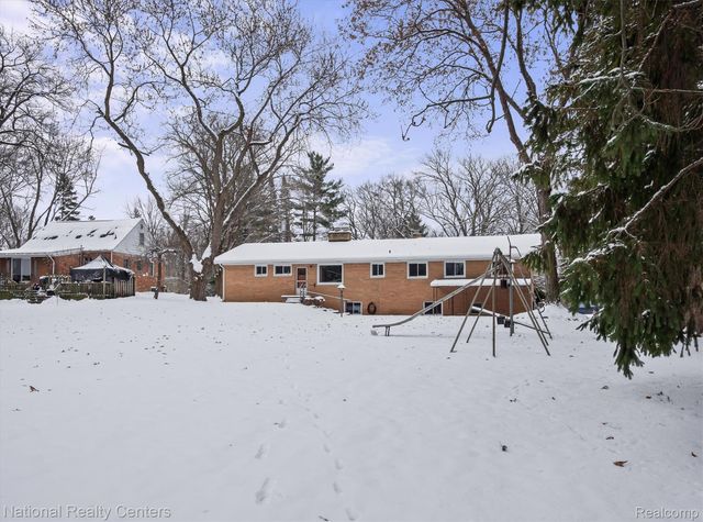 4264 Woodstock Road, Waterford Charter Township, MI 48328