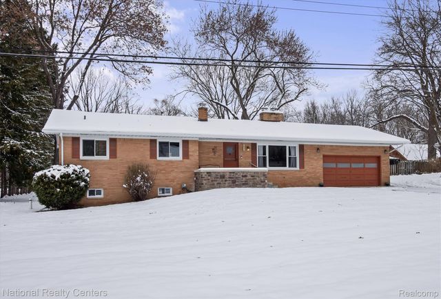 4264 Woodstock Road, Waterford Charter Township, MI 48328