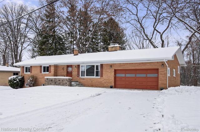 4264 Woodstock Road, Waterford Charter Township, MI 48328