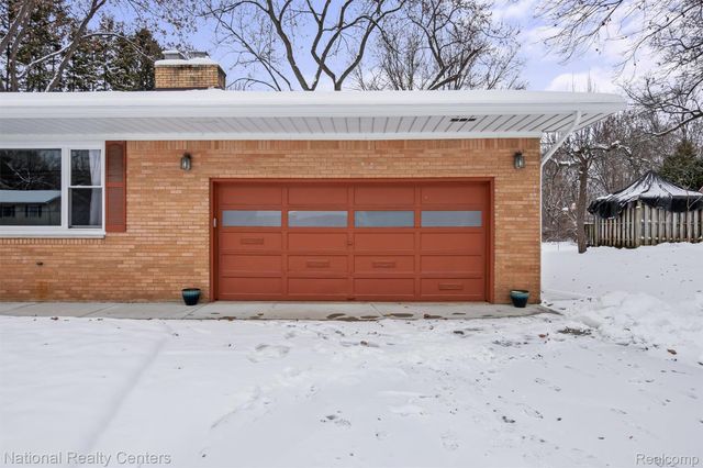 4264 Woodstock Road, Waterford Charter Township, MI 48328