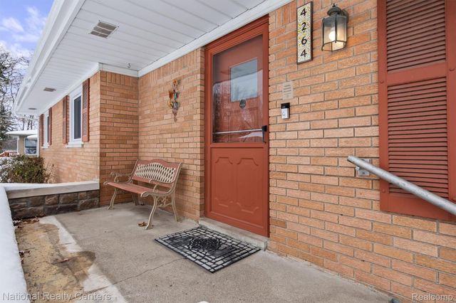 4264 Woodstock Road, Waterford Charter Township, MI 48328